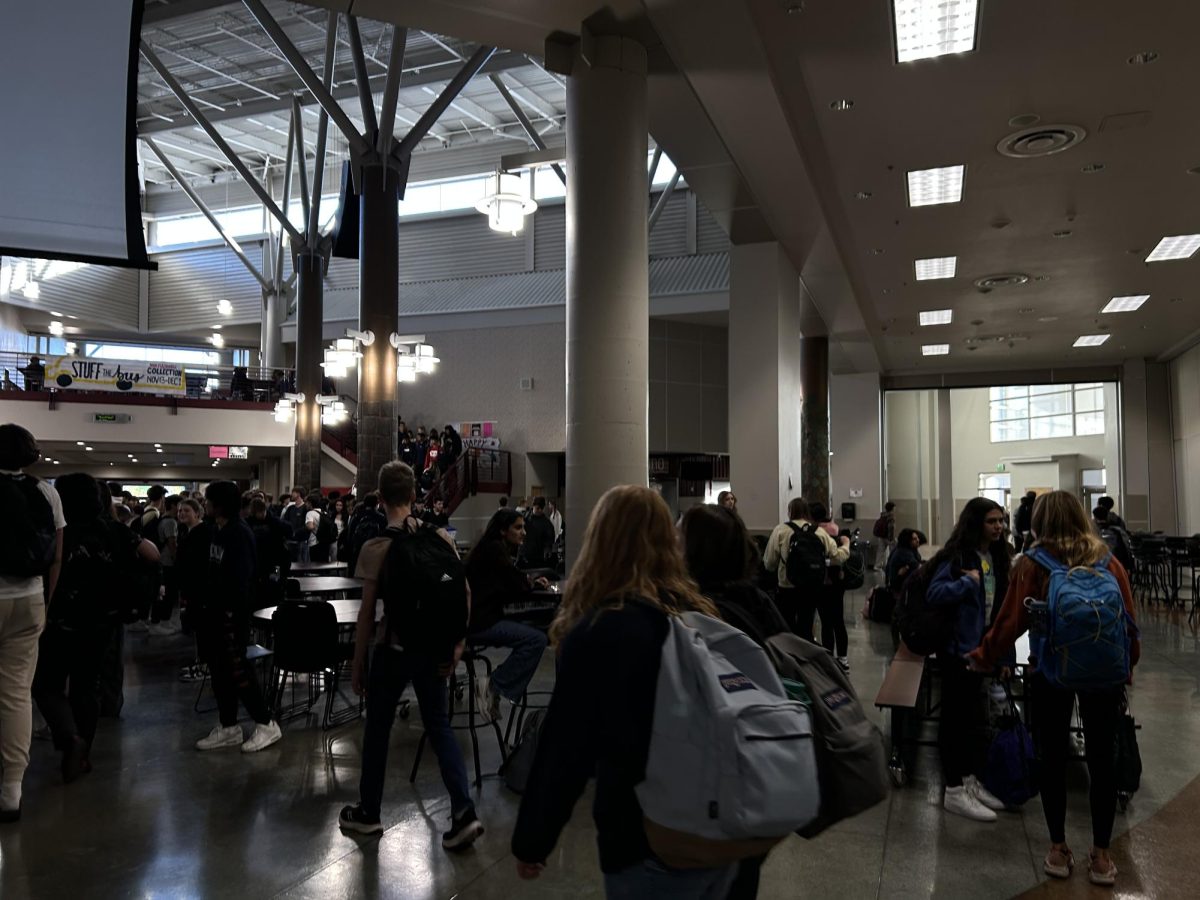 CHSs crowded Main Commons after during lunch at the end of an early release day