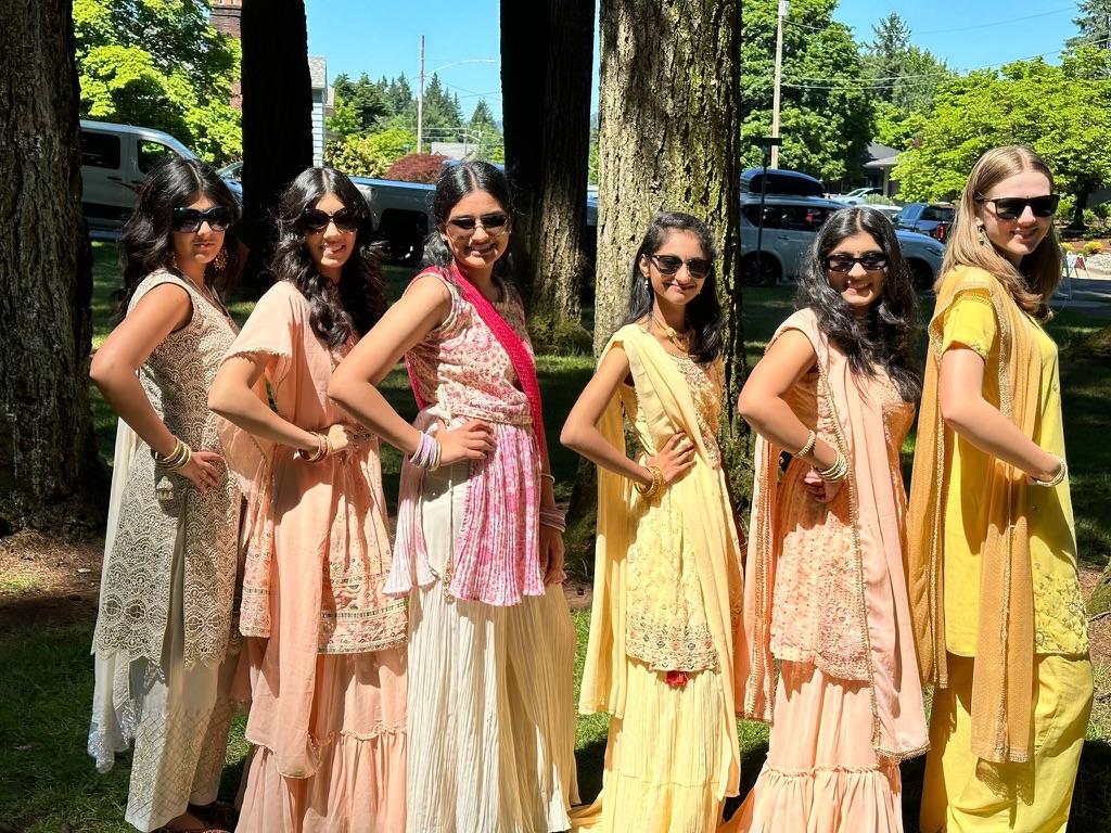 Members+of+The+Aaja+Nachle+Indian+Dancing+Club+in+Their+Outfits+at+a+Festival%2C+Photo+Courtesy+Hrithi+Reshi+Sivalinki