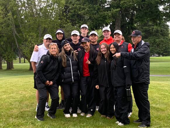The boys and girls golf teams (courtesy of Jasmine Chen)
