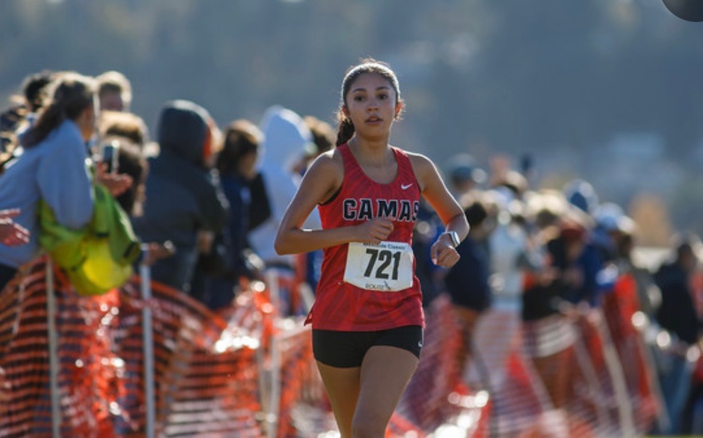 Elie Nava giving her all through at a cross country meet (courtesy of Elie Nava)